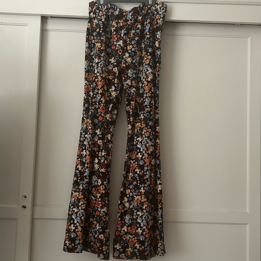 Black Floral Flare Leg Pants by No Boundaries size XXL